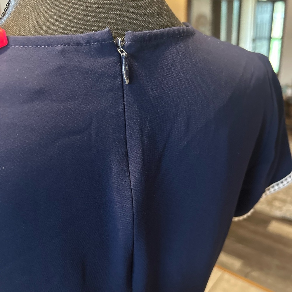 Elegant Navy Blue Dress with White Accents - Picture 7 of 13